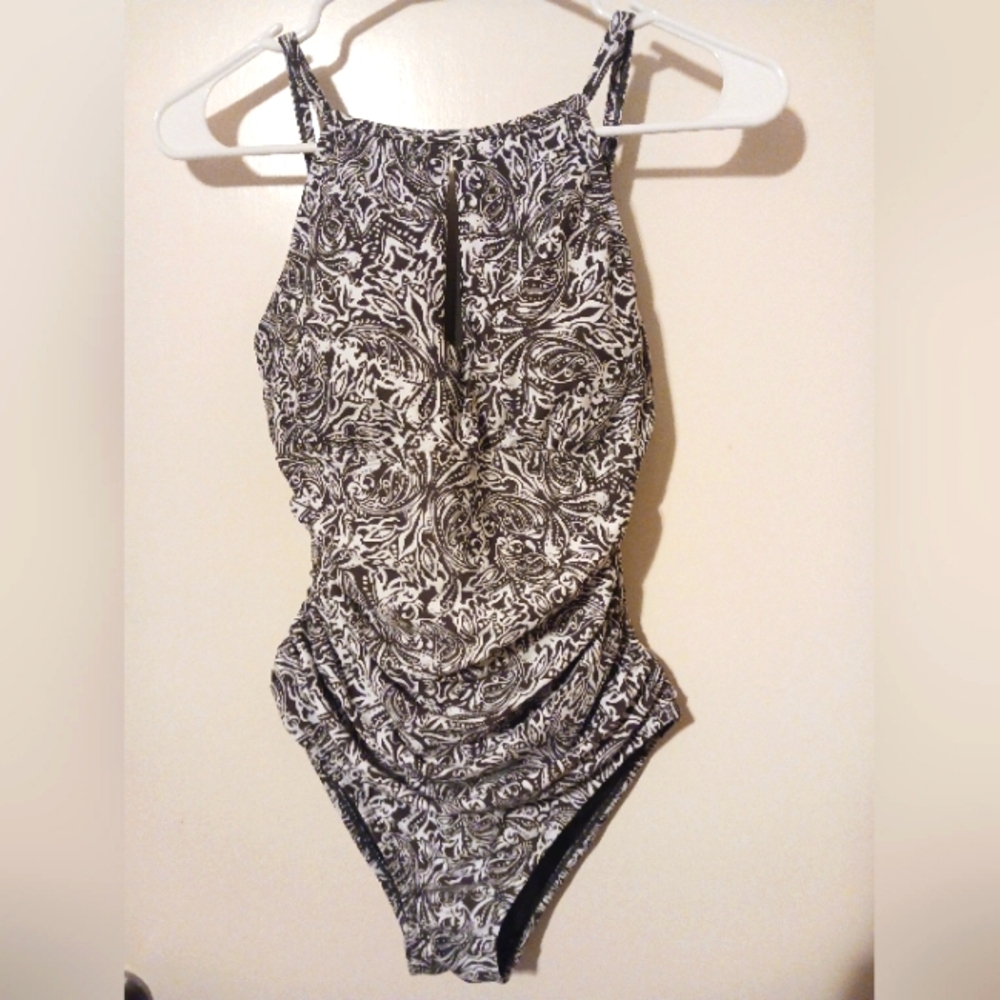 Extremely Flattering Ellen Tracy Swimsuit